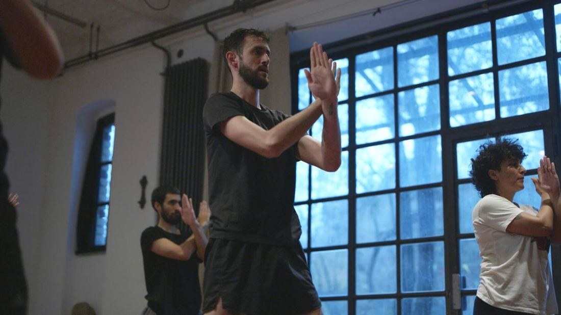 Practicing a movement together in Berlin